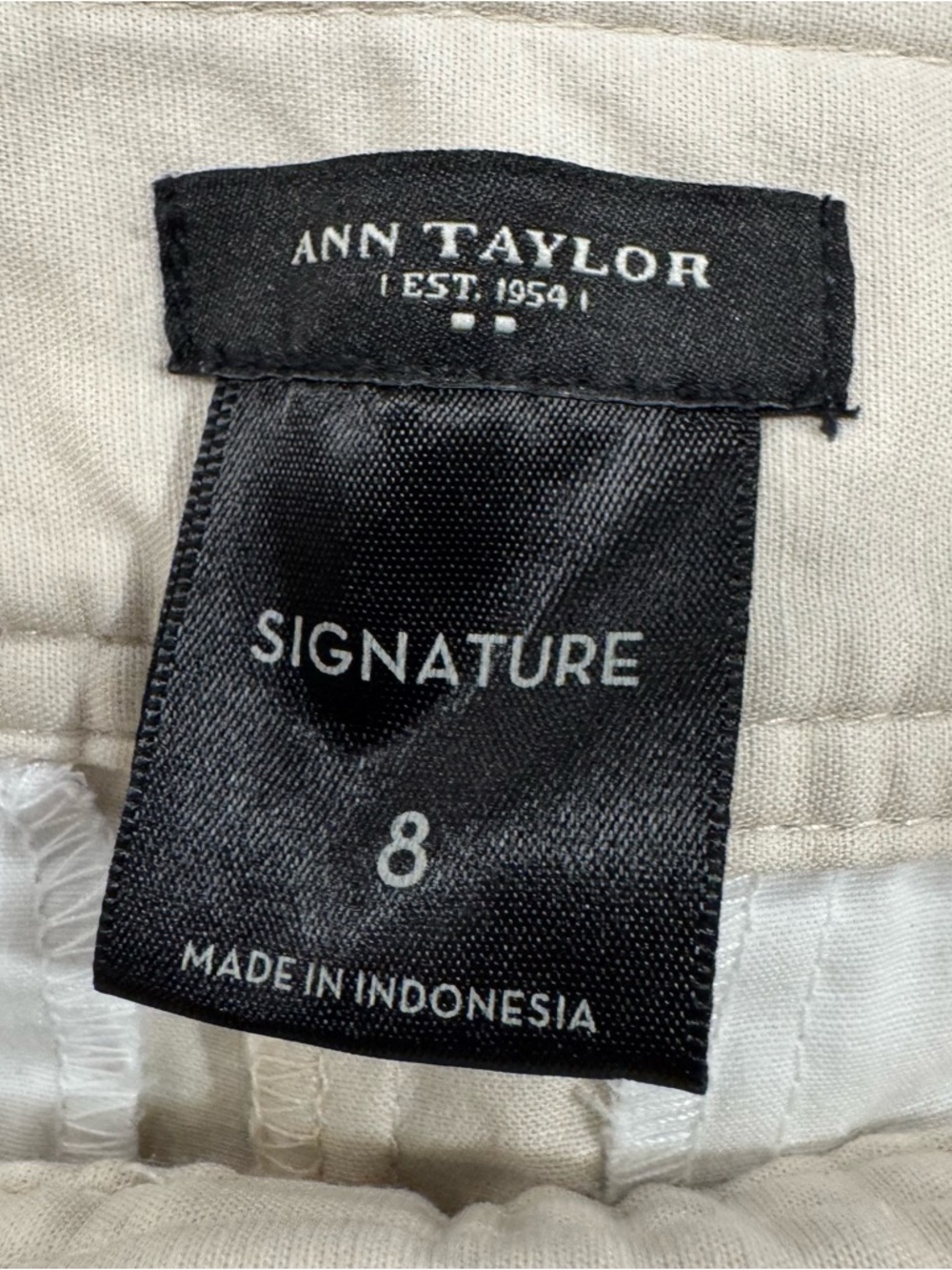 Lot of 2 Ann Taylor Signature Womens 8 Stretch Casual Flat Front Khaki 4" Shorts - Picture 4 of 15